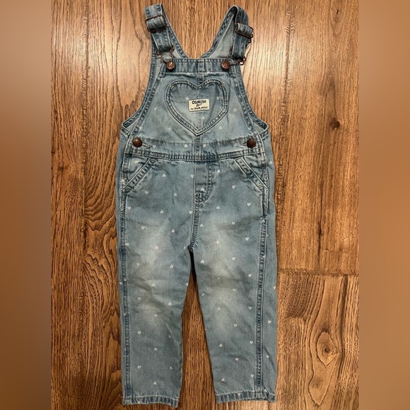 OshKosh Girls All Over Heart Print Denim Overalls Sz 3T Heart Shaped Pocket - Picture 1 of 5